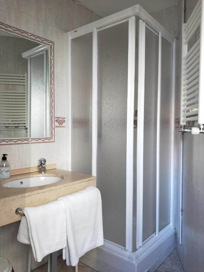 Hostal Maria Ronda Madrid Dış mekan fotoğraf