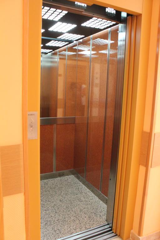 Hostal Maria Ronda Madrid Dış mekan fotoğraf