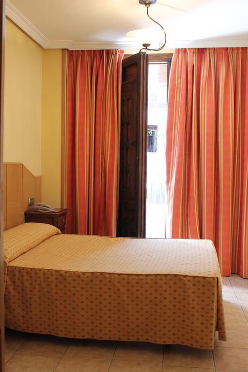 Hostal Maria Ronda Madrid Oda fotoğraf